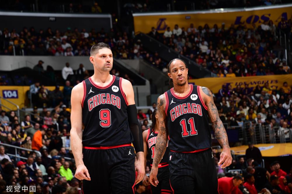 她多次在采 她多次在采