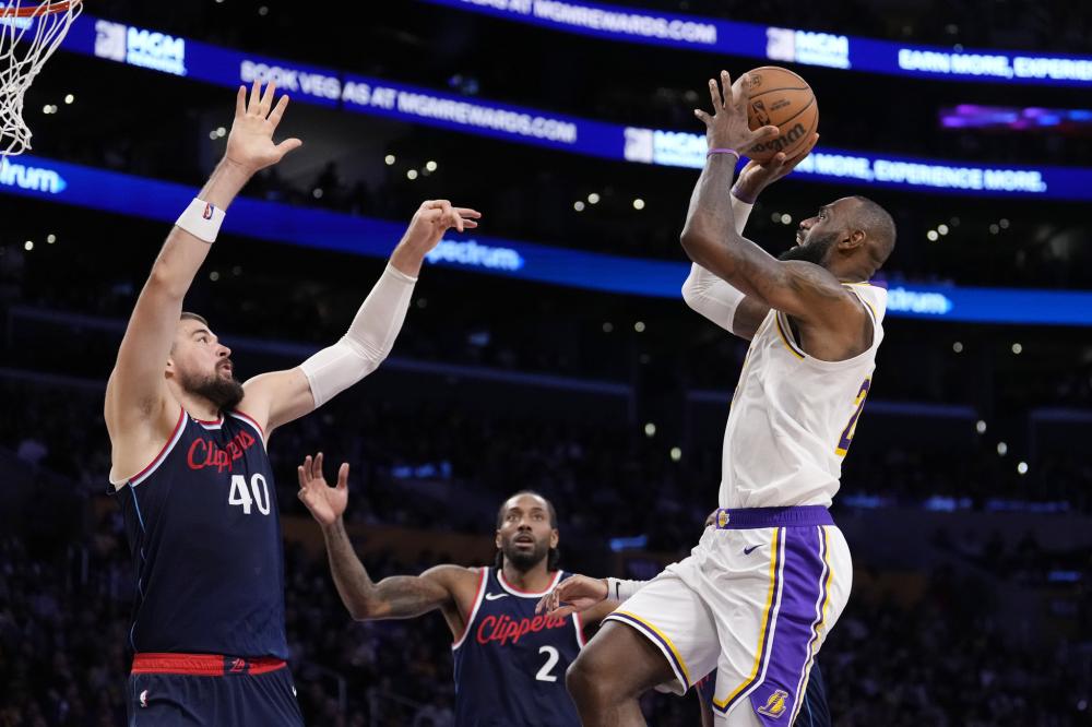 场上光芒四 场上光芒四